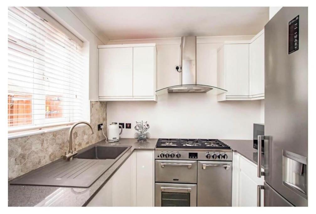 2 Bed - Walking Distance To Harry Potter Studio واتفورد المظهر الخارجي الصورة